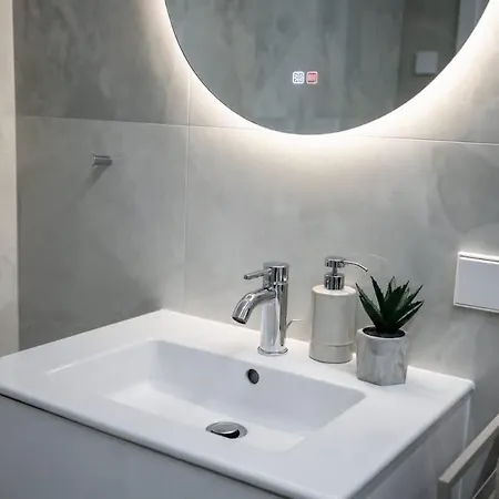 Appartement Sheffel Courtyard Residences - Petite Riga